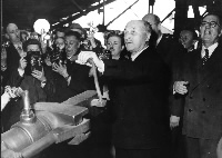 Jean Monnet produces the first European Steel Ingot  (30/4/1953) - Source: European Commission Audiovisual Library 